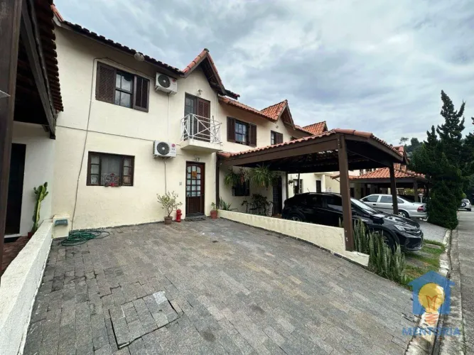 Casa a venda no condominio Vila dos Galdinos