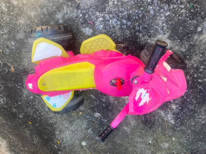 Moto infantil elétrica 250,00
