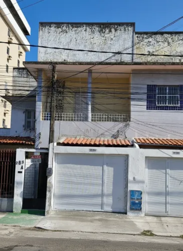 CASA COM 2 QUARTOS PRÓX. AV. AGUANAMBI - R$ 1.300,00 - VAGA PARA CARRO