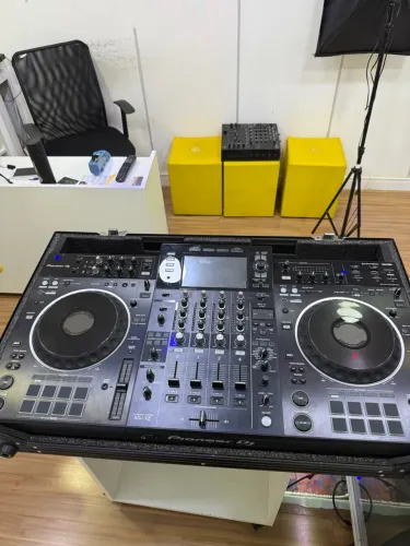Controladora Pioneer XDJ-XZ