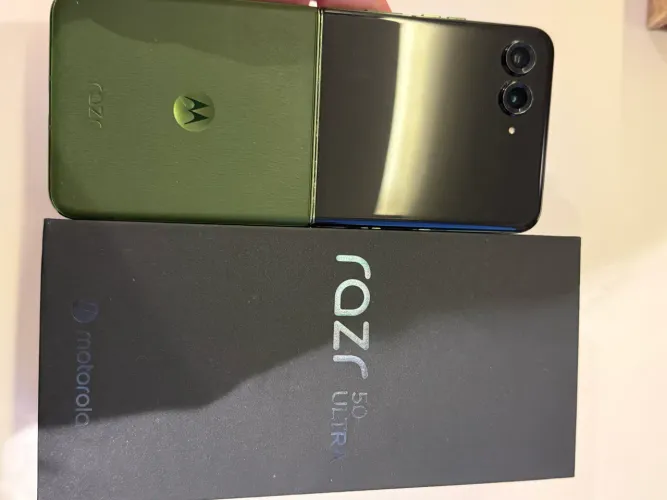  Moto Razr 50 Ultra 5G