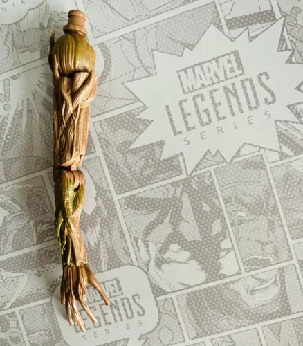 Peça BAF (Build-A-Figure) do braço direito do Groot da linha Marvel Legends