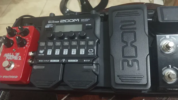 Pedaleira zoom g1xfour