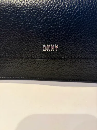 Bolsa de mão / Pochete DKNY nova e original