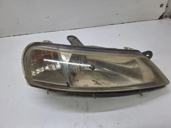 Farol Lado Direito Gm Celta 2005 C/detalhe Usado Direito