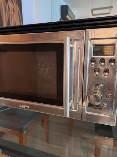 Microondas Sanyo com grill 31L. Levei para o conserto e precisa trocar o magnetron.