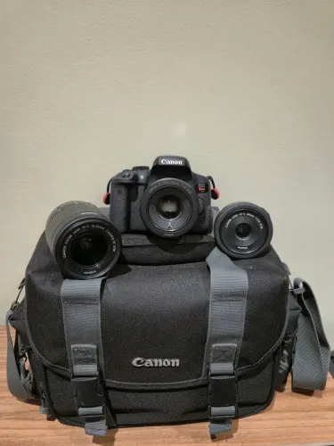 Camera Canon T6i com lentes 24mm, 50mm e 18-55mm e bag