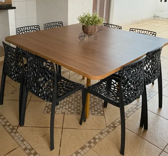 Mesa com 8 cadeiras