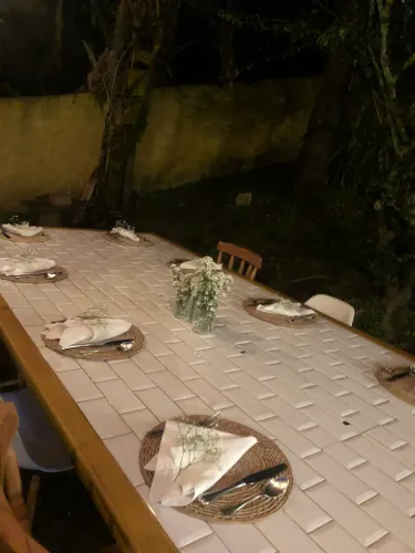 MESA DE DESIGN AUTORAL COM CHAMPANHEIRA