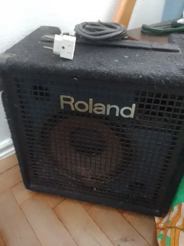 AMPLIFICADOR ROLAND KC-60 ORIGINAL 110 V (NO ESTADO/COM DEFEITO)