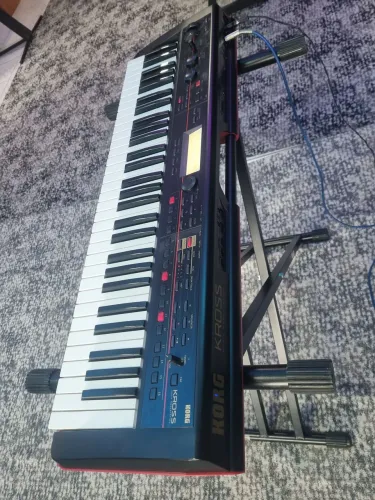 Teclado Korg Kross 61