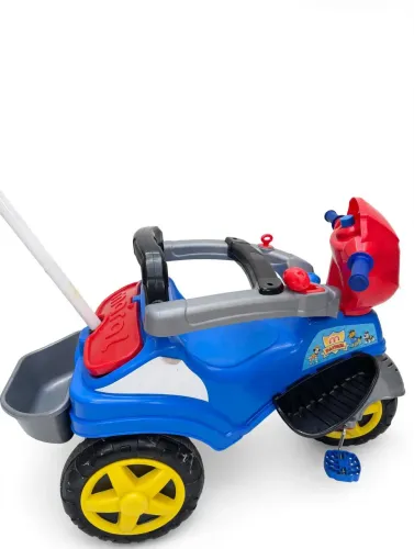 Triciclo de pedal 