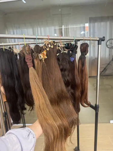Loiro natural a venda temos liso de 60cm e ondulado 75cm