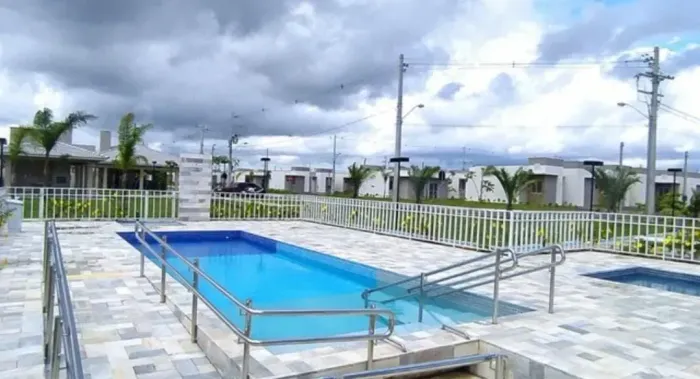 ALUGA CASA EM CONDOMÍNIO NO BAIRRO SIM