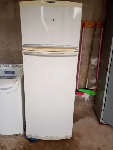 VENDO GELADEIRA BRASTEMP