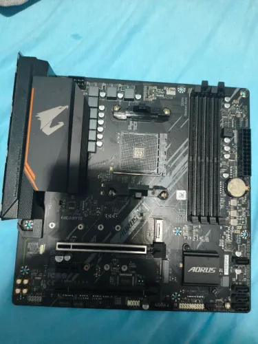B550m aorus com defeito.