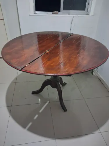 Mesa Redonda Dobrável em Madeira Maciça 