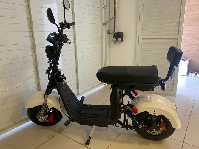 Scooter 1000W modelo 2025, 384km rodados