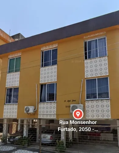 Apartamento de 02 quartos próximo Av José Bastos.