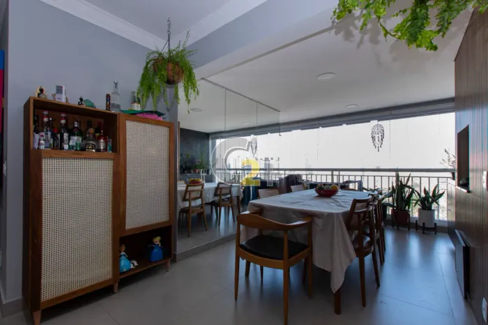 Apartamento á venda na Barra Funda, 2 suítes, 2 vagas na garagem