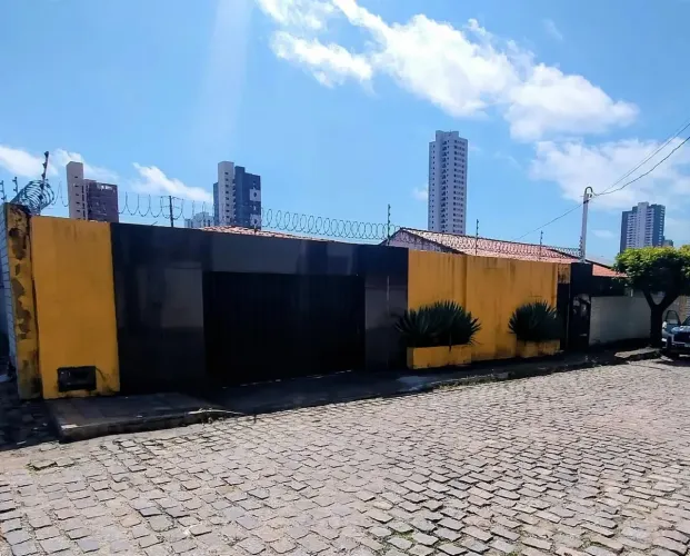 OPORTUNIDADE! Casa em ótima localização para sua residência ou comércio