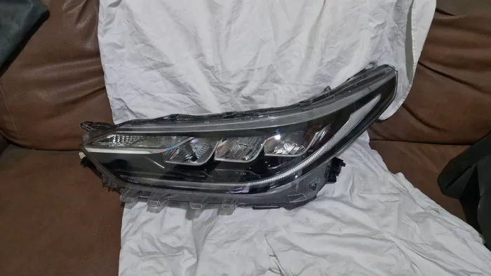 Farol do Toyota yaris 2021 a 2024