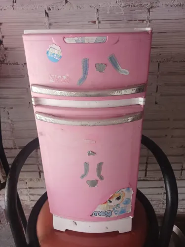 Vendo geladeira de brinquedo super conservada