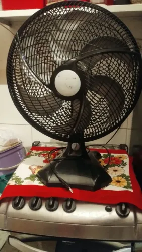 Ventilador da Britânia 50 cm 110V potência excelente funcionando perfeitamente 170 por 140