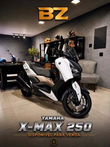 YAMAHA X-MAX 250 - Baixo Km - Impecável