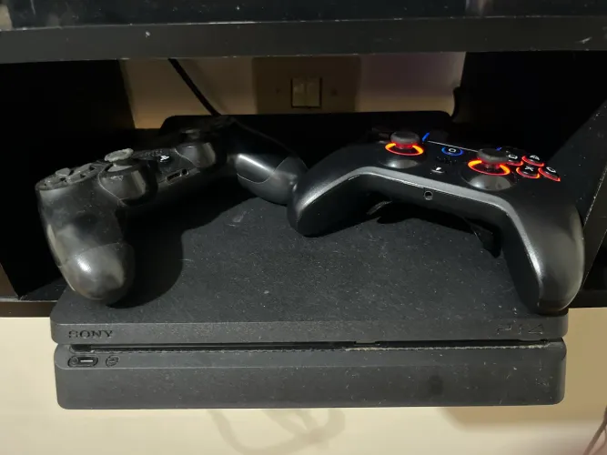 Ps4 slim 1T