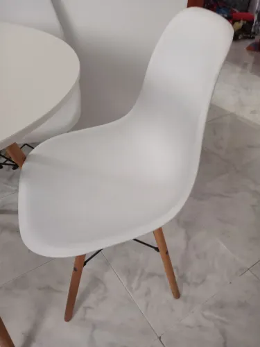 MESA EFEIL BRANCA COM 3 CADEIRAS