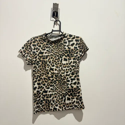 camiseta feminina animal print