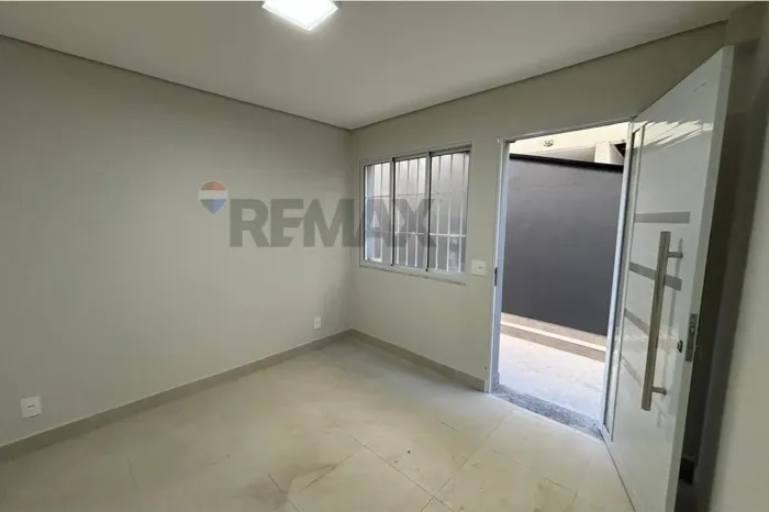 Casa térrea p/ locação em Vinhedo/SP | 2 dormitórios (1 suíte) | Quintal privativo | Entra