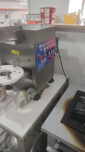 Máquina de fazer salgados