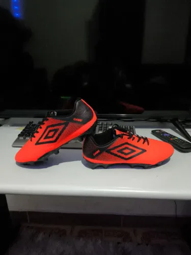 Vendo Chuteira Umbro Campo