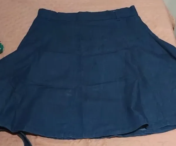 Roupas usadas em bom estado de conservação.