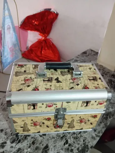 Vendo maleta de maquiagem em perfeitas condições só a maleta