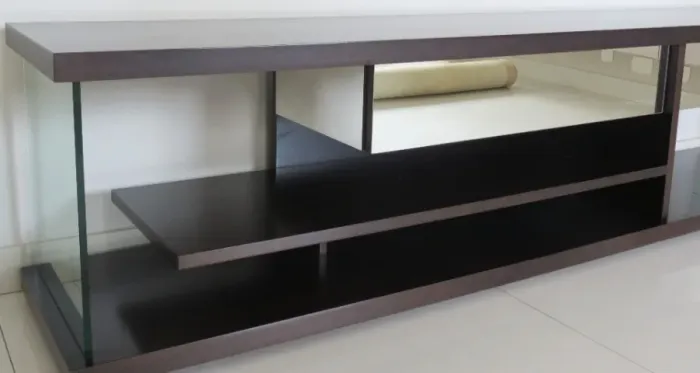 Rack de TV em Madeira Maciça com Vidros Espessos - Alto Padrão