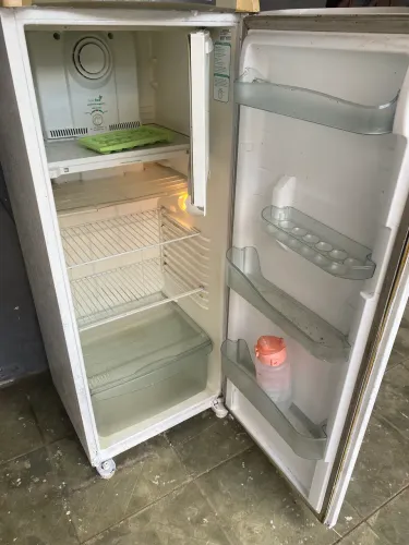 Vendo geladeira funcionando perfeitamente