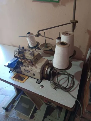 Máquina de costura Interloque e overloque 