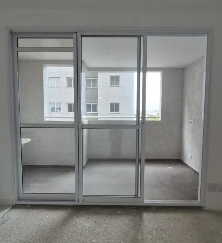 Porta de Varanda em Alumínio Branco 2,72 x 2,42 m | 3 Folhas com Vidro