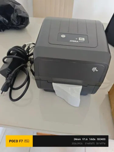 Impressora Zebra ZD220 + 10 Rolos de etiquetas + 23 Ribbon Cera