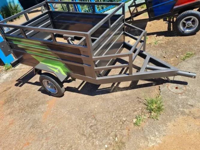 "Carretinha pra puxar em moto supermercado etc fechos de molas pra até 300kg 