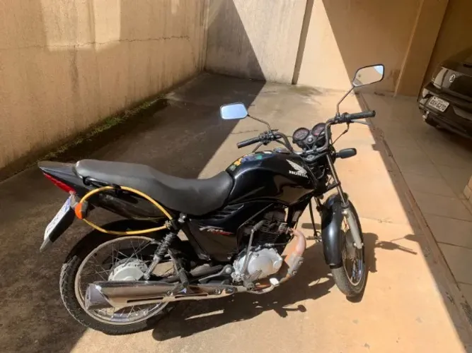 Vende-se Honda CG 125 (2013) em ótimo estado usado para trabalhar