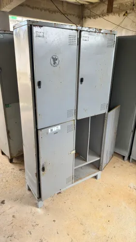 Armário de aço roupeiro 4 portas com repartição 