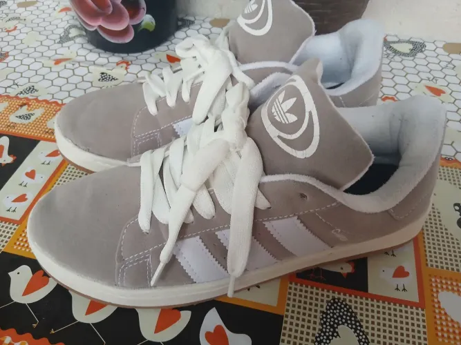 Tênis Adidas unissex usado apenas 1 VEZ.
