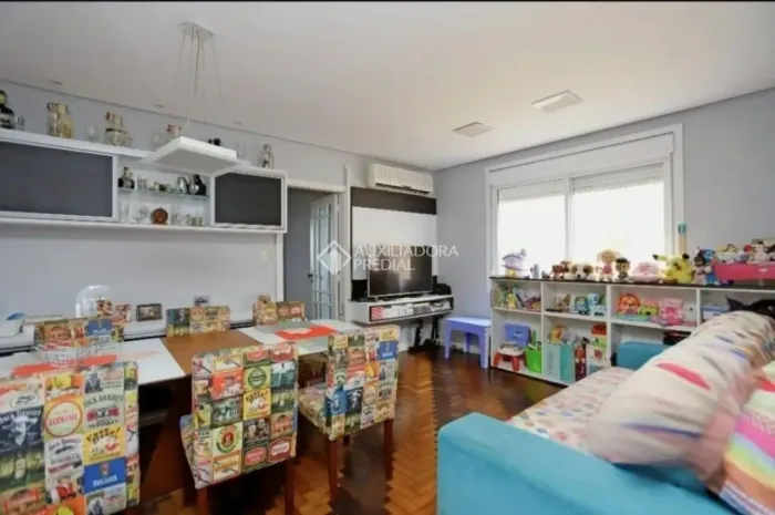 Apartamento Semi-Mobiliado à Venda no Bom Fim
