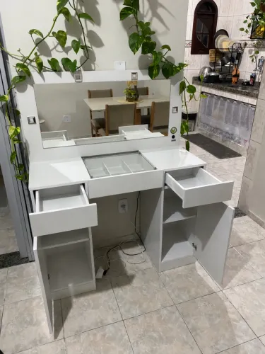 Penteadeira Camarim com 2 portas e 3 gavetas - Studio Albatroz - Seminovo 