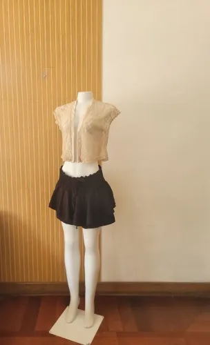 Short Saia preta shein balonê tam G