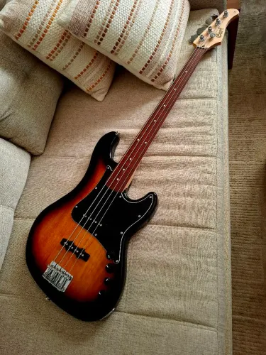 Baixo Cort GB34JJ Fretless